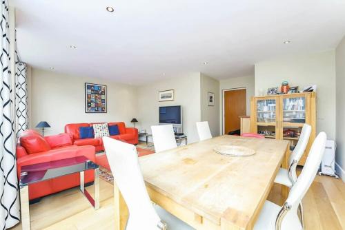 London City Centre Apartment | CENTRAL WEST END & THEATRE-LAND 2 Beds & 2 Baths