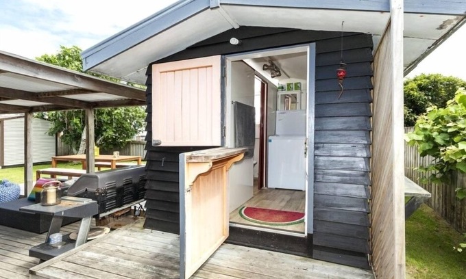 Whangamata House | Central Whanga Beach Bach - Walk to Beach and Town. Open Plan Living