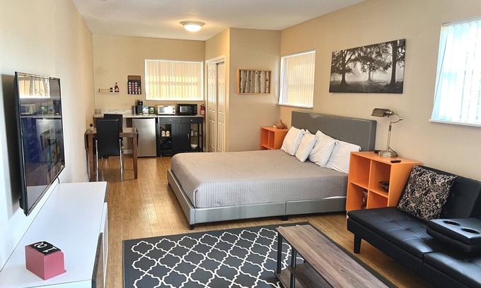 Winter Haven Apartment | *CentralLocated*PrivateKingSuitew/Bath, Washer&Dryer(Eagle)