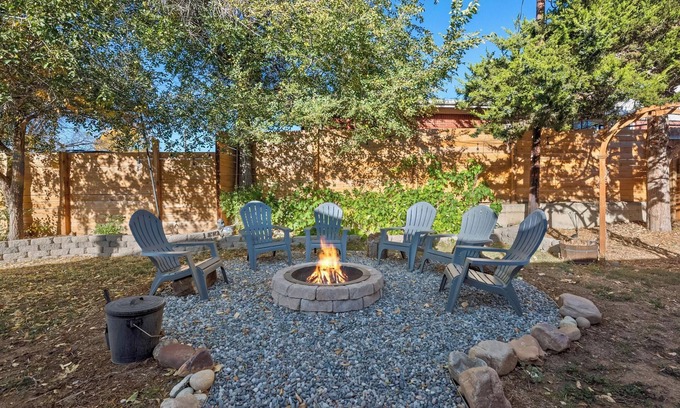 Broomfield House | Centrally Located 3 Bed Master Suite with Firepit