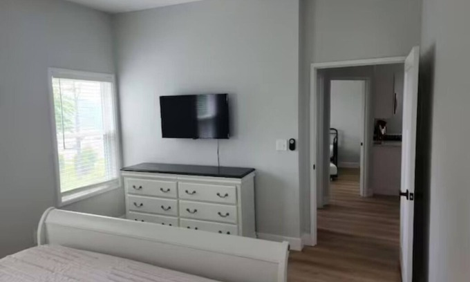 Valparaiso Apartment | Centrally located, 3 bedroom, 2 bath oasis steps from Valparaiso University