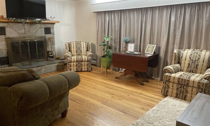 Prospect House | Centrally Located 3BR Single-Level House