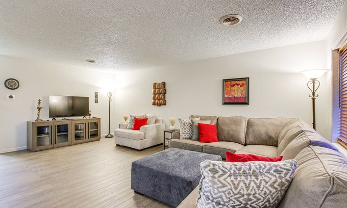 Twain Apartment | Centrally Located Apt ~ 2 Mi to University of Iowa