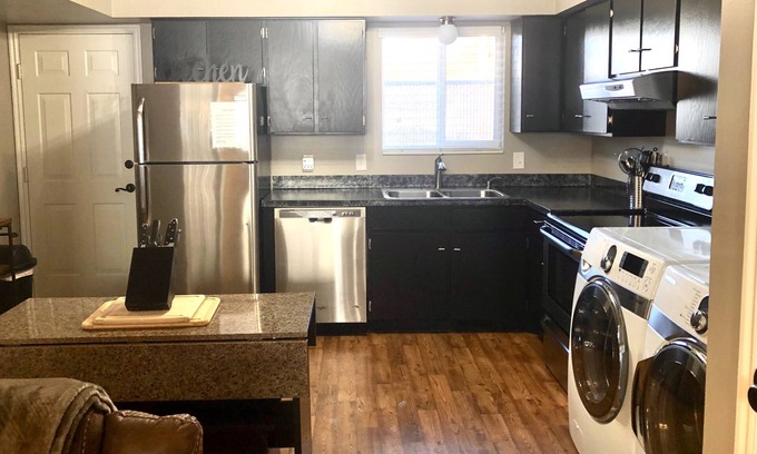 Clearfield House | Centrally Located Between Ogden and Salt Lake City! 5 minutes to HAFB!