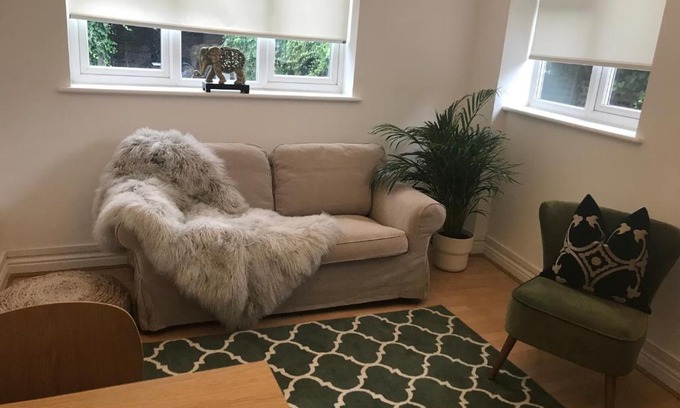 Shaftesbury Apartment | Centrally located boutique garden flat