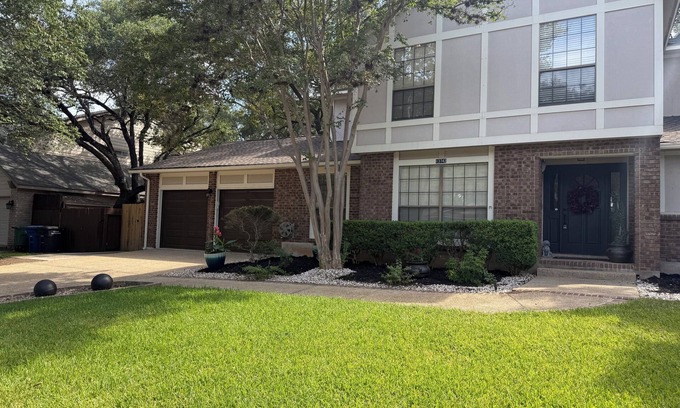 North Central Thousand Oaks House | CENTRALLY LOCATED CLOSE TO AIRPORT & MCALLISTER PARK- 4 BR, 3.5 bath, 2800 SQ FT