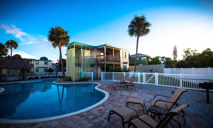 Siesta Key Village Condo | Centrally Located Condo with Amazing Pool a Block from SK Village, Pet Friendly