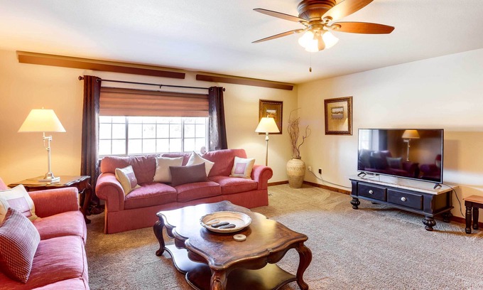 Deadwood Apartment | Centrally-Located Deadwood Apt w/Mountain Views!