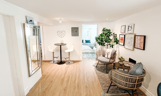 Riley Park Condo | CENTRALLY LOCATED/FREE PARKING/LARGE PATIO!