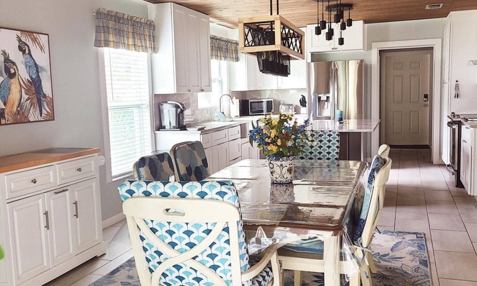 Palmetto House | CENTRALLY LOCATED HOME IN CHARMING HISTORIC WEST PALMETTO.