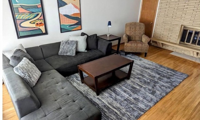 Richfield House | Centrally located house in quiet neighborhood