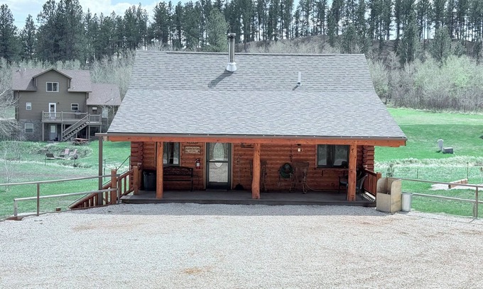 Hill City Cabin | Centrally located in the heart of the Black Hills.