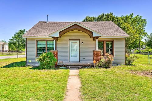 Lawton House | Centrally Located Lawton Home Dogs Welcome!