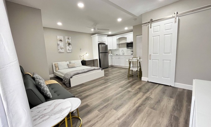 Town N County Park Apartment | Centrally located modern studio W/D in fabulous Tampa close to TPA and highways