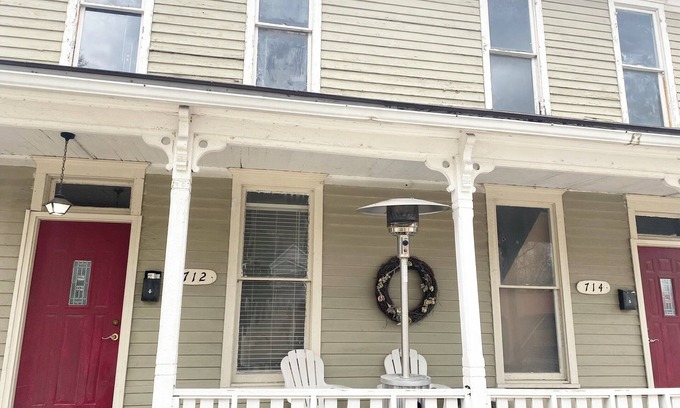Hannibal House | Centrally Located near MarkTwain Caves, Downtown, Nature Trails, Winery 5mins
