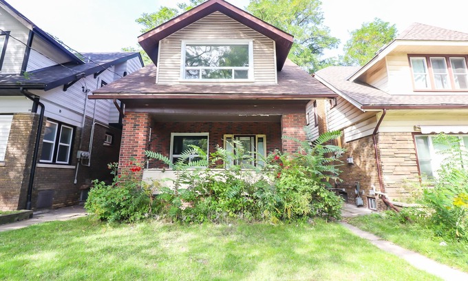 Hamilton House | Centrally Located, Newly Renovated House Across From The Park!