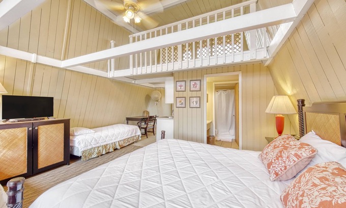 Kaunakakai Apartment | Centrally-Located Studio w/Free WiFi, Shared Pool, Grills, & Kitchenette
