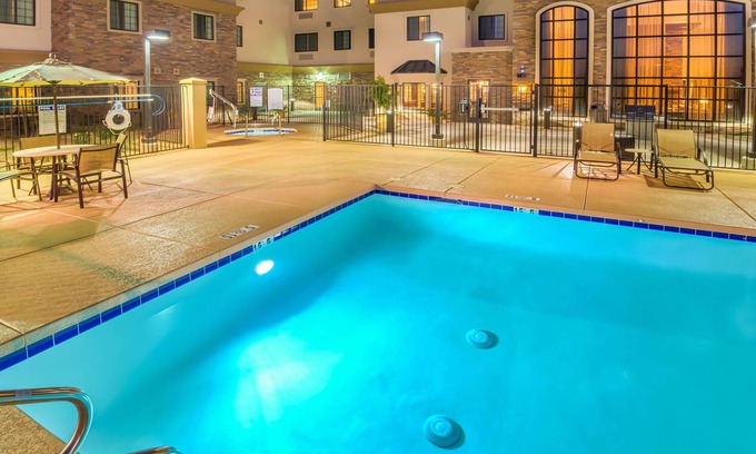 Chandler Condo | Centrally-Located Suite | Heated Outdoor Pool + Hot Tub + Fitness Center