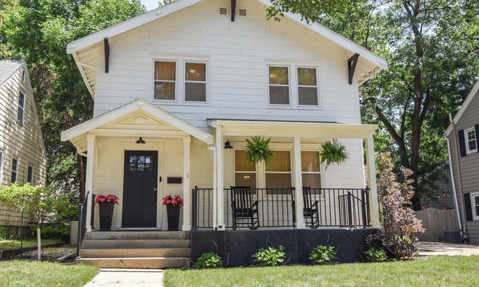Sioux Falls House | Centrally Located Updated 1927 Art Deco