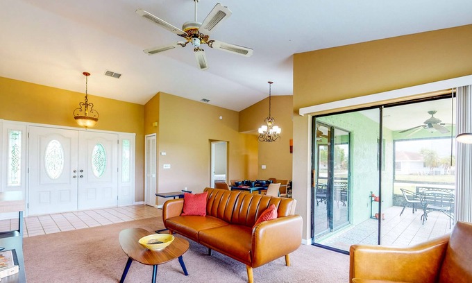 Eisenhower House | Centrally Located, Screened-In Lanai, Dog Friendly