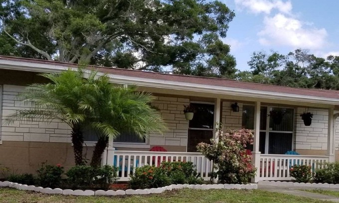 Pinellas Park House | Centrally located cozy, pet-friendly home, quiet, friendly & safe neighborhood