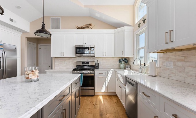 Sea Isle City House | Centrally located near Promenade, Restaurants and Shopping!