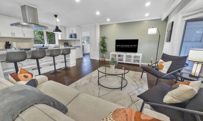 Burlington House | Centrally Located, Walk to Lake, Spacious | SH