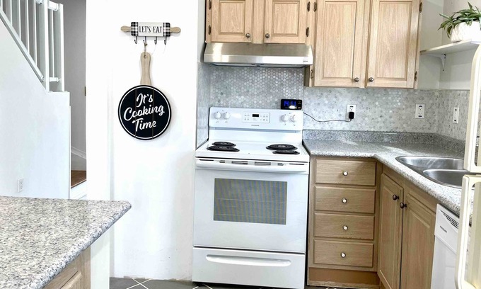 Yellowknife House | Centrally situated in the heart of downtown city