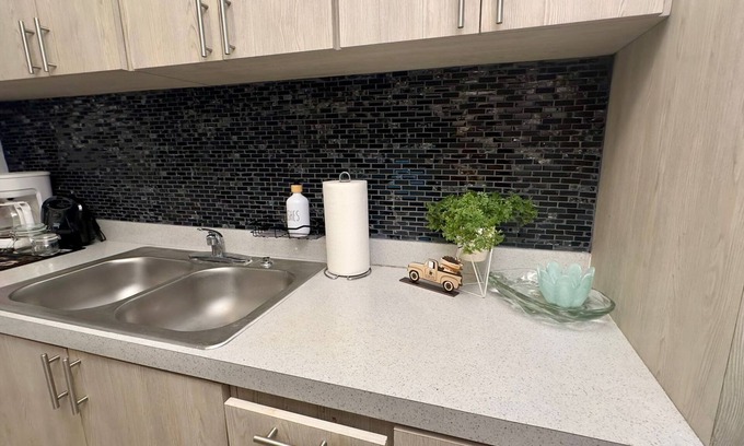 Loiza House | Centric 25 min from Airport, Near Everything 6 guest, great location!