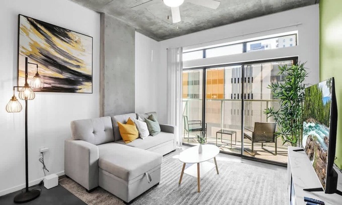 Evans Churchill Apartment | Centric 2BR In HEART of DTPHX Free Garage Parking