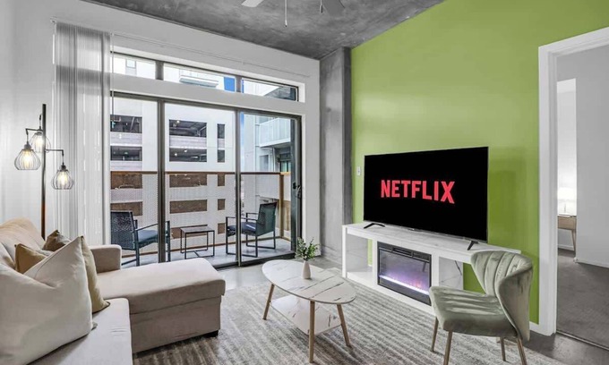 Evans Churchill Apartment | Centric 2BR In HEART of DTPHX Free Garage Parking