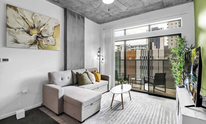 Evans Churchill Apartment | Centric 2BR In HEART of DTPHX Free Garage Parking