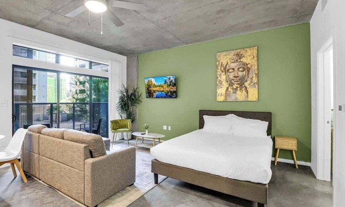 Evans Churchill Apartment | Centric Studio In HEART of DTPHX Free Parking+Pool