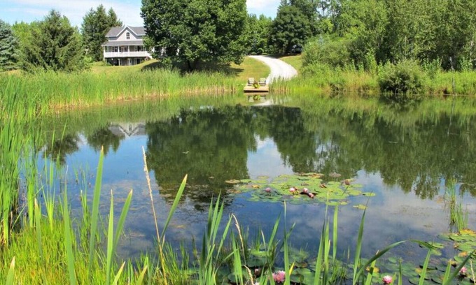 Scugog House | Century Farmhouse with Family Activities!