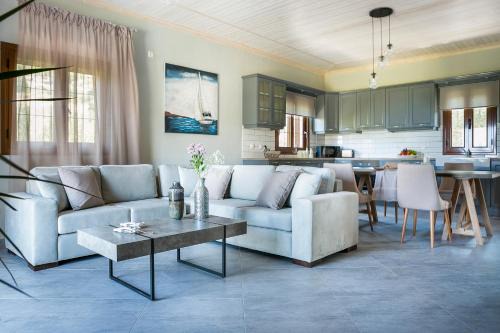 Dhrakata House | Cephalonian Countryside Villa