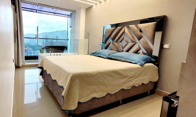 Belen Apartment | Cerca al barrio Laureles con jacuzzi privado