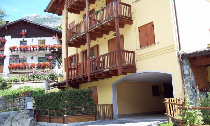 Paquier Apartment | CERVINIA-VALTOURNENCHE Apartment Directly on the slopes from SCI