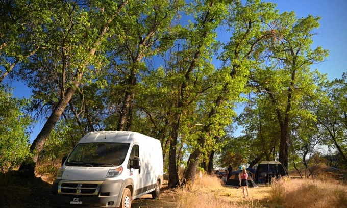 Pinehurst RV Rental | CG37 Campsite /Shower - Kings Canyon & Sequoia NP