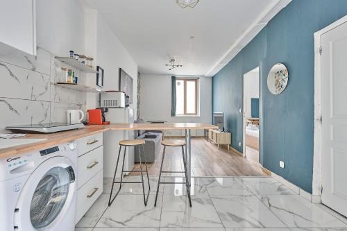 Chateau-Thierry Apartment | Château Émeraude, T2 hypercentre, Terrasse, Charme et détente