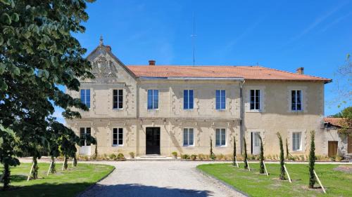 Queyrac Villa | Château Bernon Gite 15 Personnes - piscine et SPA