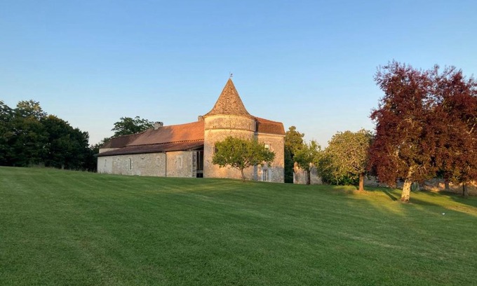 Saint-Martial-Viveyrol House | Château de caractère avec piscine au cœur du Périgord vert