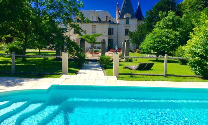 Brain-sur-Allonnes Hotel | Château De La Coutancière