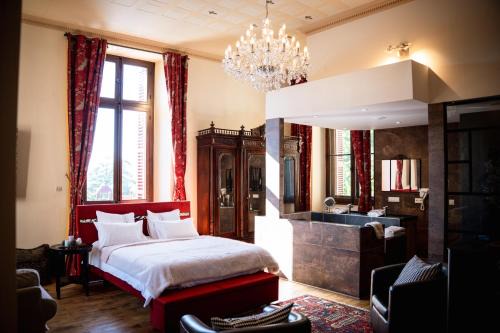 Les Pradeaux House | Château de la Grange Fort