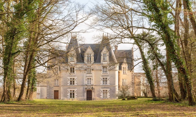Vouille Hotel | Château de Périgny, The Originals Relais