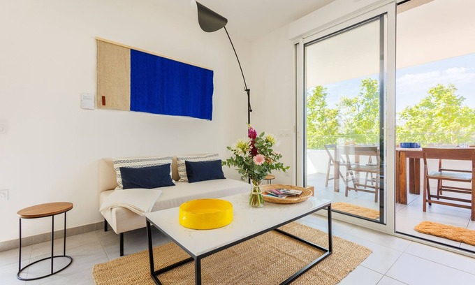 Mazargues Apartment | Château des Calanques - Vue château