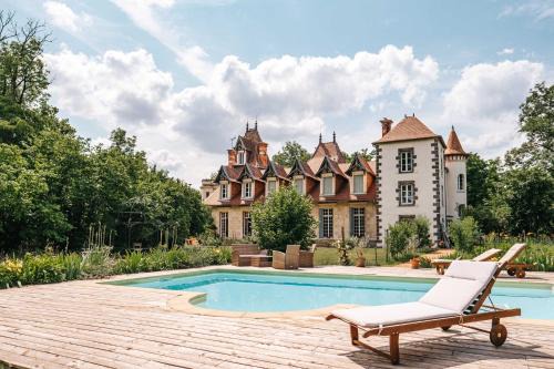 Saint-Priest-Bramefant Bed & Breakfast | Château Du Guérinet