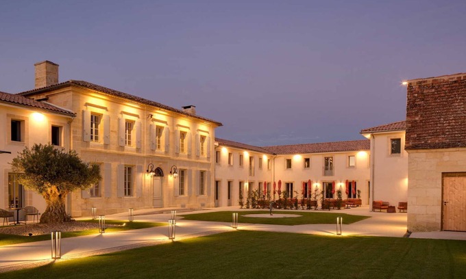 Arveyres Hotel | Château FAGE