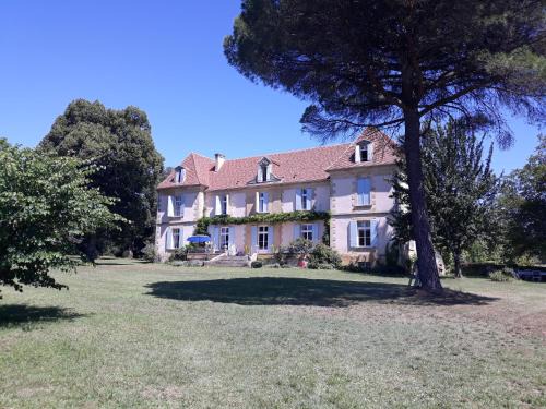 Faux Bed & Breakfast | Château Le Tour - Chambres d'Hôtes