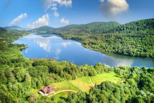 Uscie Gorlickie Villa | Chabrowo Retreat - dom 220m2 nad jeziorem Klimkówka, Beskid Niski