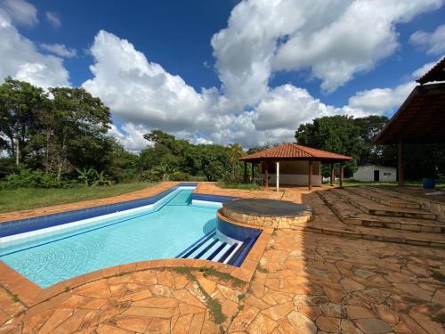 Uberaba House | Chácara Pera Doce - surrounded by green area
